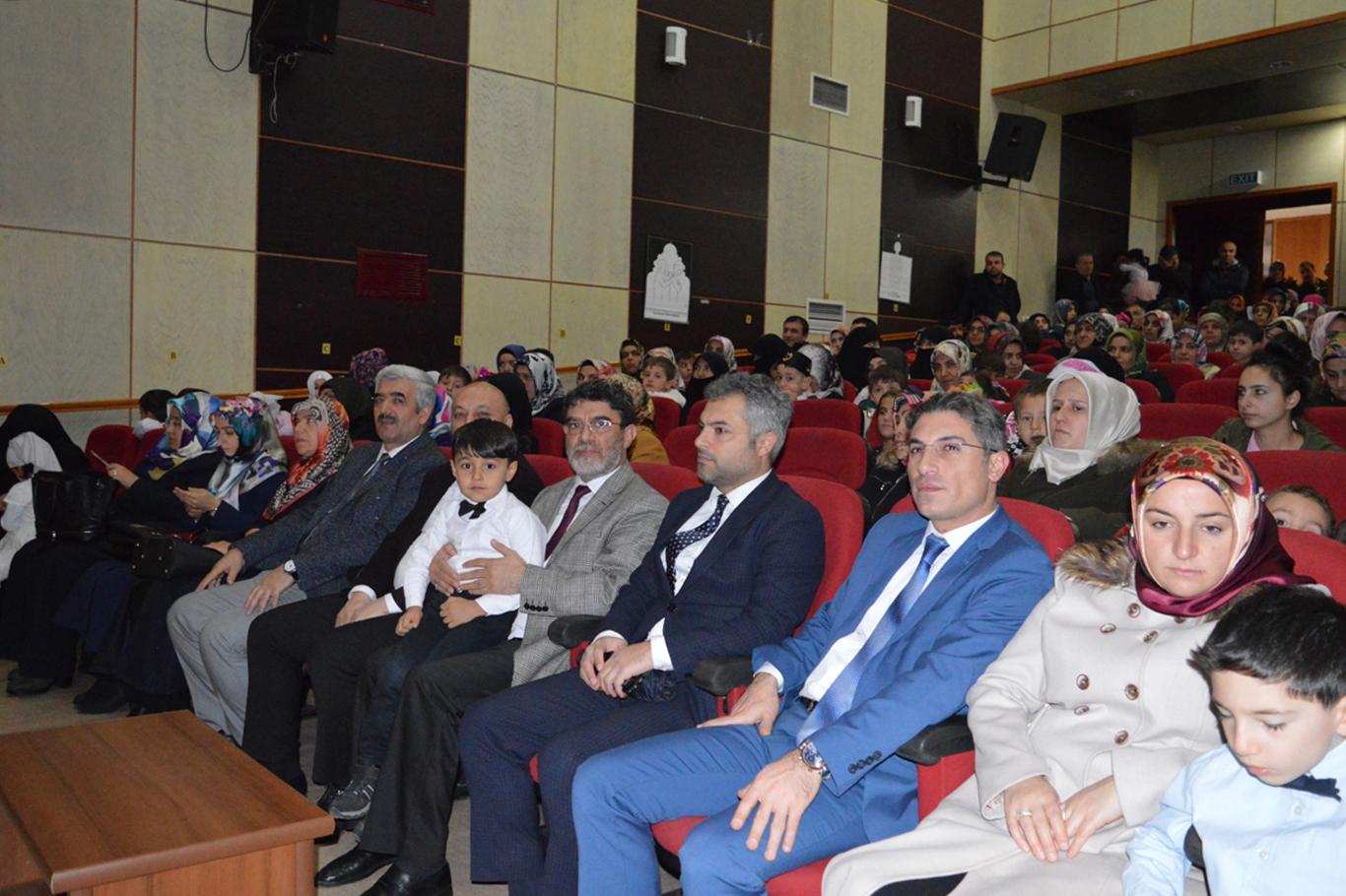 4-6 yaş Kur’an kursu çocuklarının Mevlid etkinliği göz doldurdu